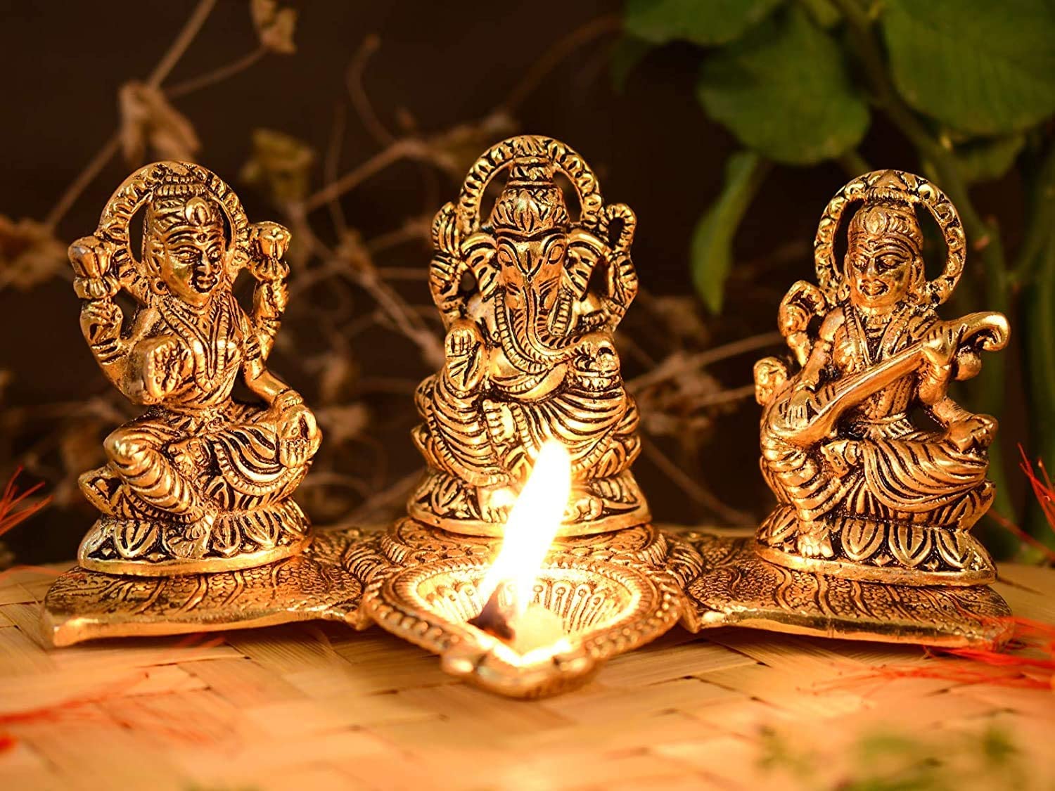 Bengalen Decorative Laxmi Ganesha Saraswati Sitting Diya Statue